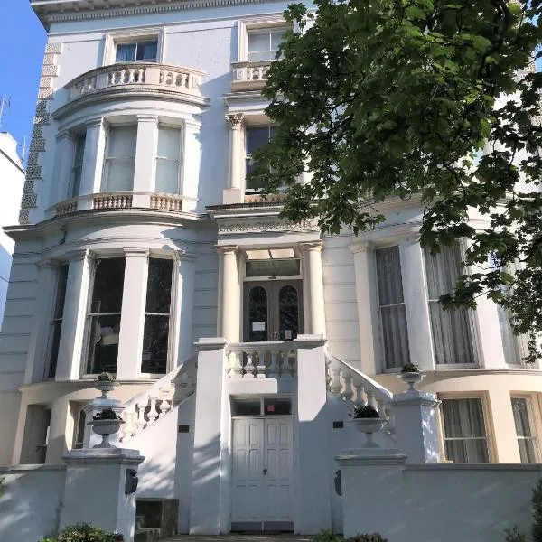 Ravna Gora, hotel in London