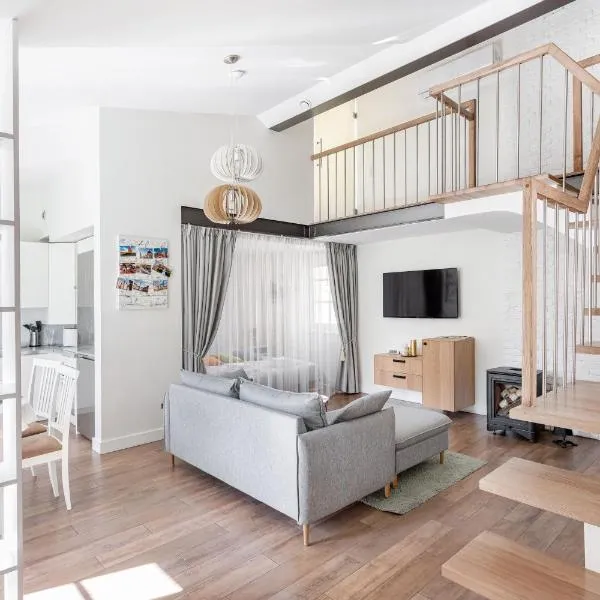 3 Bedroom Apartment 24h self check in, free parking, Ac, fireplace, hotel in Vilnius