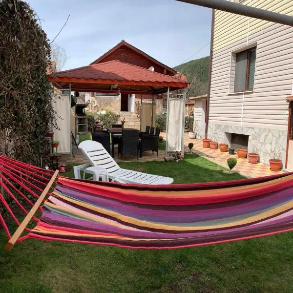 Sunny House, hotel in Madzhare