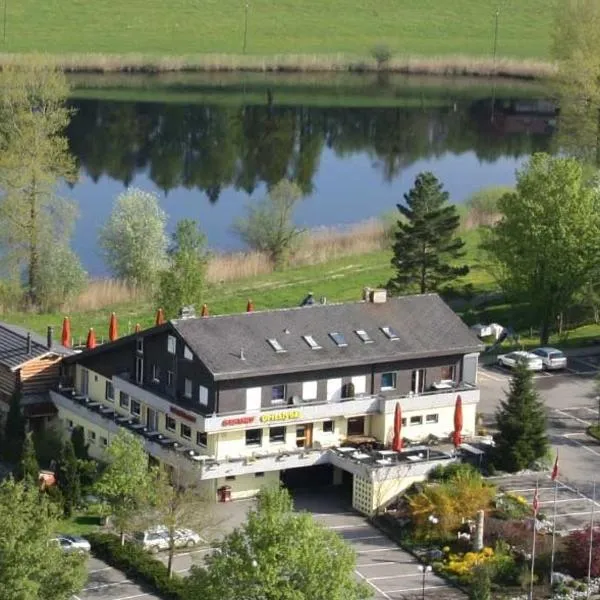 Erlebnisland Grizzlybär, hotel v destinaci Längenbühl 