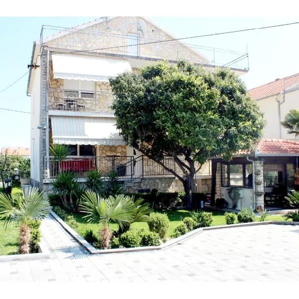 Apartments Robert, hotel v destinaci Kaštela