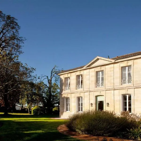Château Ormes de Pez, hotel u gradu Sent Estef