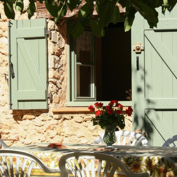 Le Jas charming Mas in Provence with shared pool nature calm space