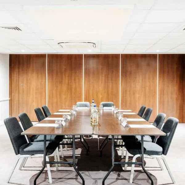 Holiday Inn London Luton Airport by IHG, hotel a Luton