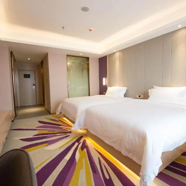 Lavande Hotel Luzhou BBQ new World, hotell Luzhous