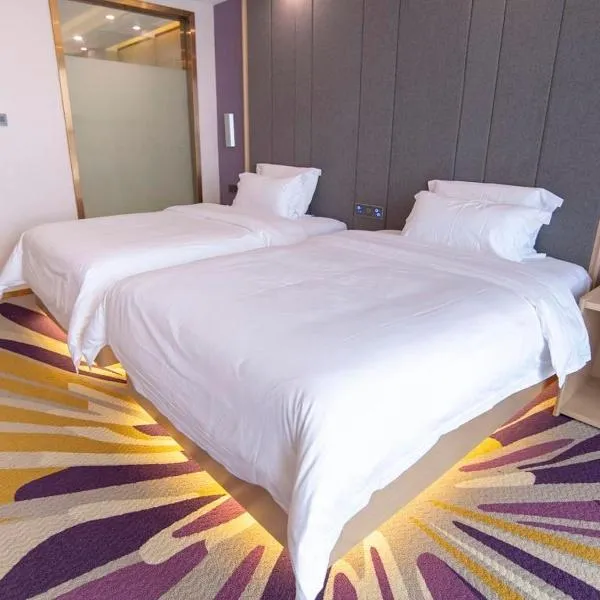 Lavande Hotel Bazhong Fortune Center, hotel in Bazhong