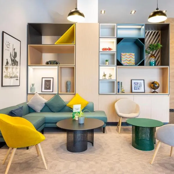 Holiday Inn Madrid - Las Tablas by IHG, hôtel à Madrid