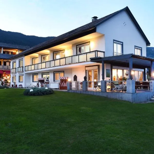 Seehaus "Kärnten Inn" mit direktem Seezugang und E-Ladestation, hotel in Bodensdorf