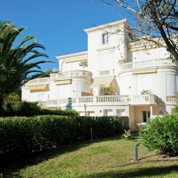 Apartment in villa with pool and beach access