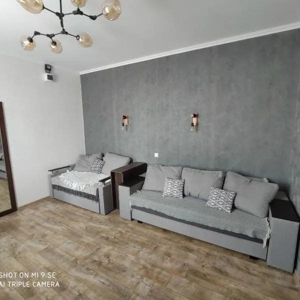 Однокімнатна квартира-студія біля парку Шевченка, Hotel in Iwano-Frankiwsk