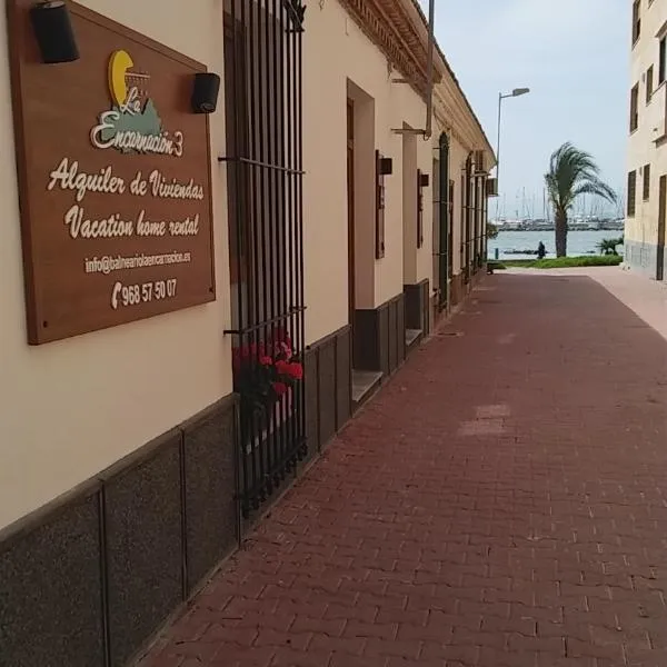 Apartamentos La Encarnación III、ロス・アルカサレスのホテル