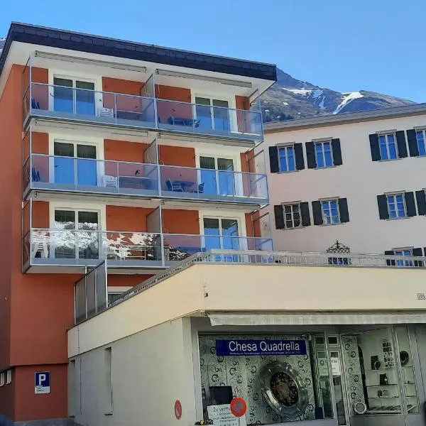 Chesa Quadrella Zimmer mit Küchenzeile inklusive Bergbahnen im Sommer-ausser Studio, hotel en Pontresina