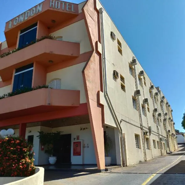 Hotel London, hotel u gradu Ararakvara