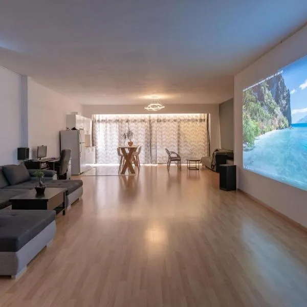 Cinema Zeus Studios - by Avelink, khách sạn ở Spáta