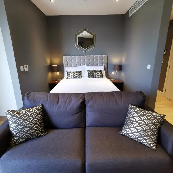 Gibraltar में, होटल Kings Wharf Quay29 - Large Studio Apartment with 3 Pools - Gym - Rock Views - Holiday and Short Let Apartments in Gibraltar