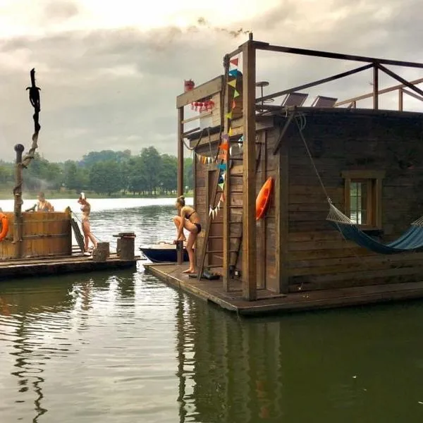 Pływający Domek, hotel in Przywidz