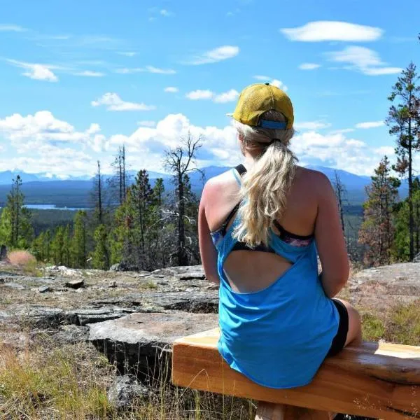 Retreat Wilderness Inn, hotel in Nimpo Lake