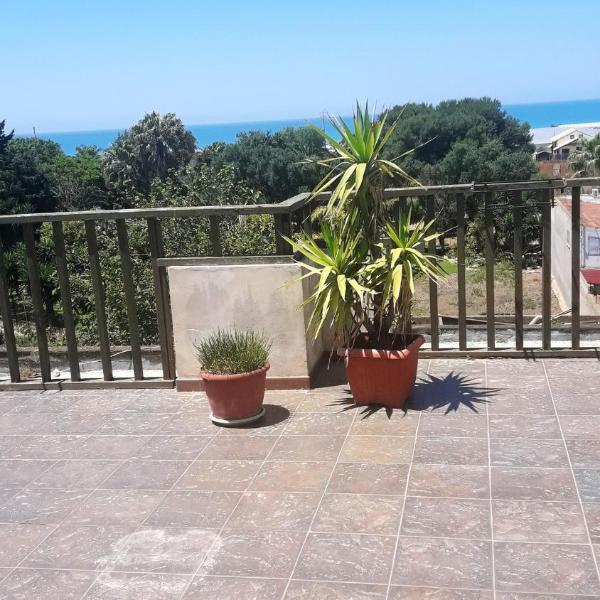 2 bedrooms appartement with sea view furnished terrace and wifi at Scoglitti 1 km away from the beach