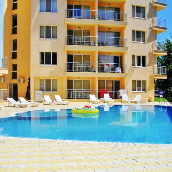 One bedroom apartement at Slantchev Briag 600 m away from the beach with city view shared pool and balcony