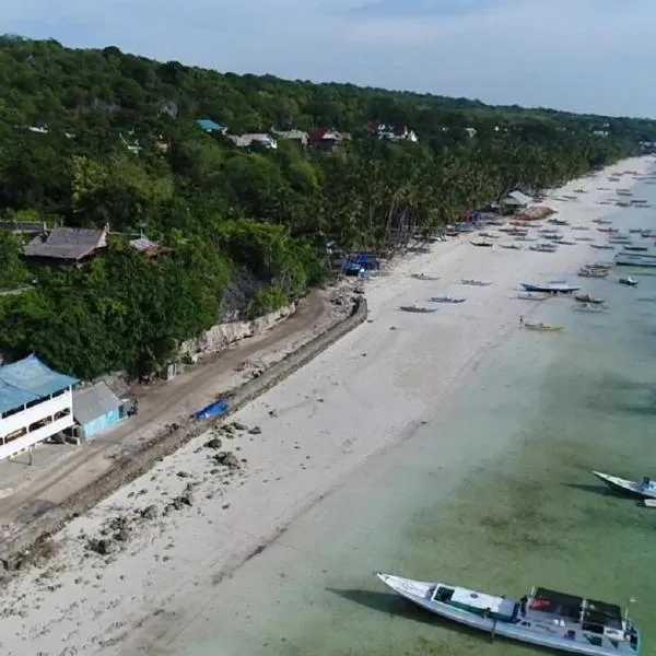 Phinisi Hostel Bira, hotel in Bira