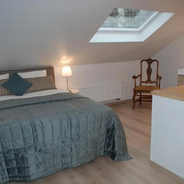 Aylise vakantiehuis, готель у місті Остенде