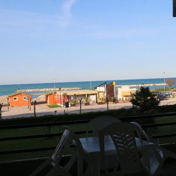 2 bedrooms appartement at Fano 50 m away from the beach with sea view and furnished balcony