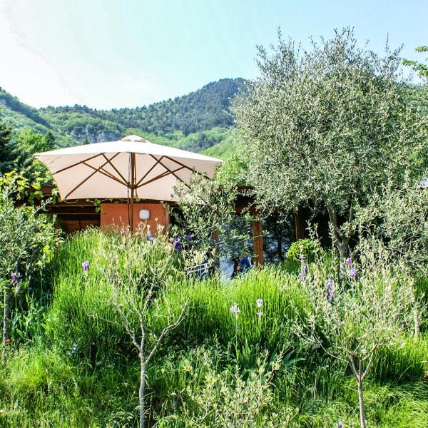 Bungalow with 2 bedrooms in Tignale with wonderful lake view shared pool and furnished garden