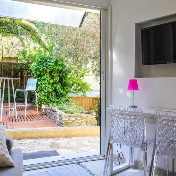 Appartement lumineux avec terrasse jardin et accès piscine