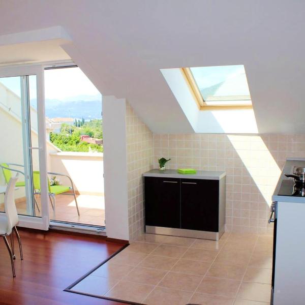 One bedroom appartement at Dubrovnik 600 m away from the beach with sea view furnished balcony and wifi