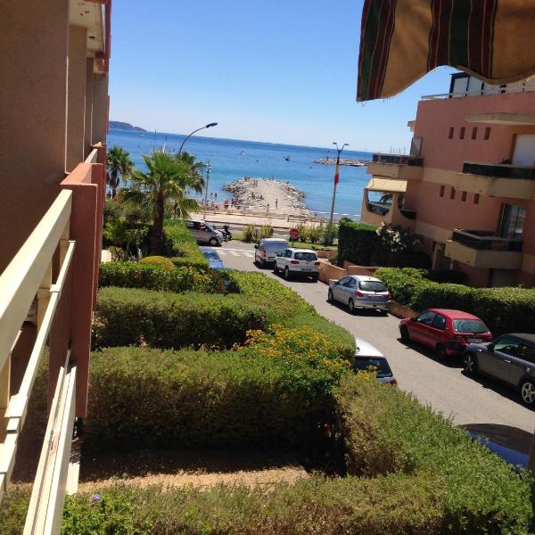 Studio a Cavalaire sur Mer a 50 m de la plage avec vue sur la mer et balcon amenage