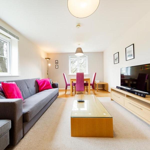 2 Bed 2 Bathroom Apartment FREE PARKING