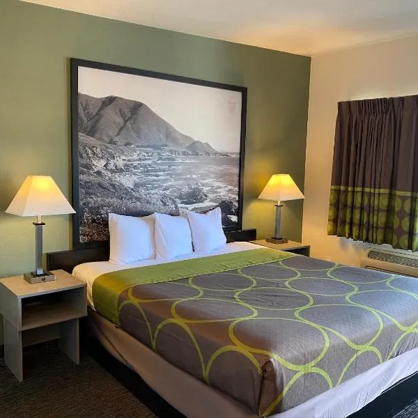 Super 8 by Wyndham Monterey, hotel em Monterey