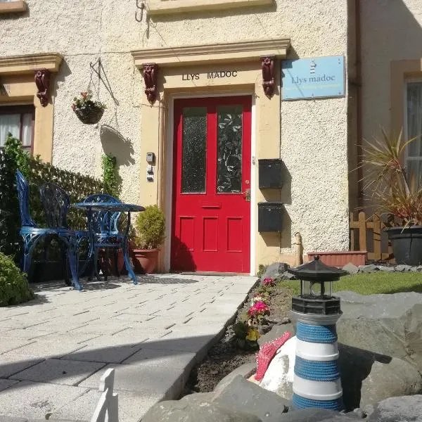 Llys Madoc, The Top Flat, Hotel in Penmaen-mawr