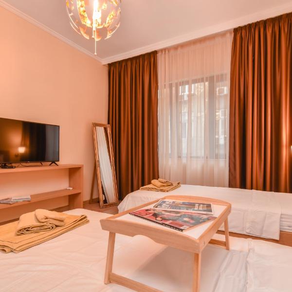 Sofia Dream Apartment - The Library - 3-BDR, 2-BTHR by Flat Mаnager, Sofie