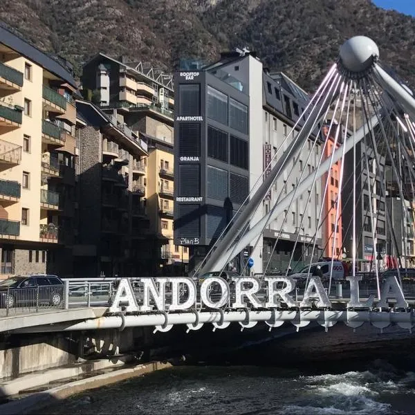 PLAN B City Center Aparthotel, hotel en Andorra la Vella