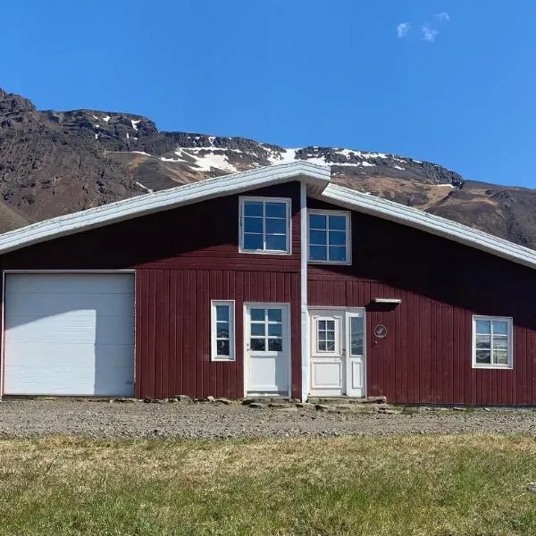 Hvammur 2 Guesthouse Red House, ξενοδοχείο σε Blonduos