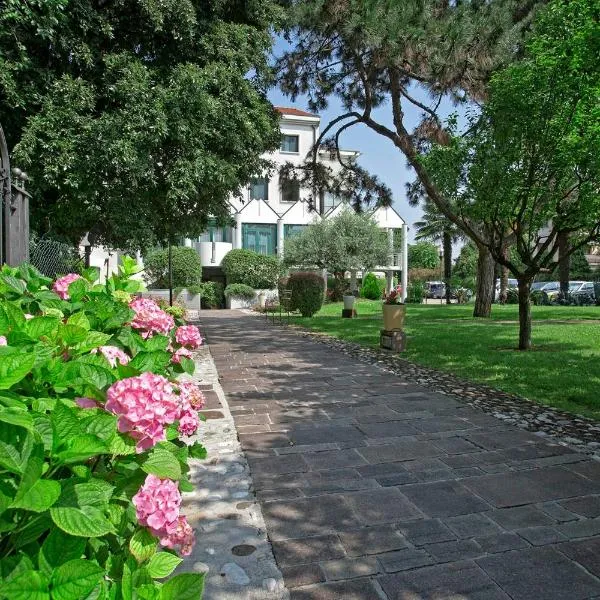 Park Hotel Ai Pini & Restaurant Ai Pini, ξενοδοχείο στο Μέστρε