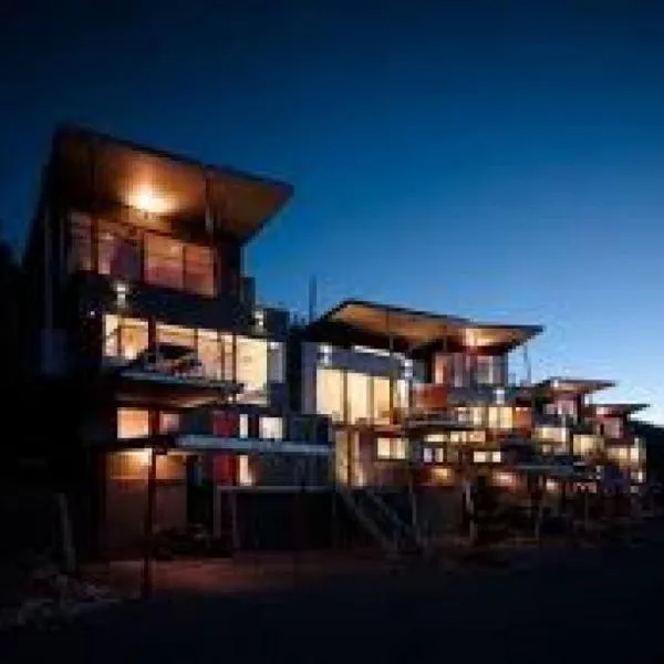 luxury Scandinavian townhouse, hotel in Mount Beauty