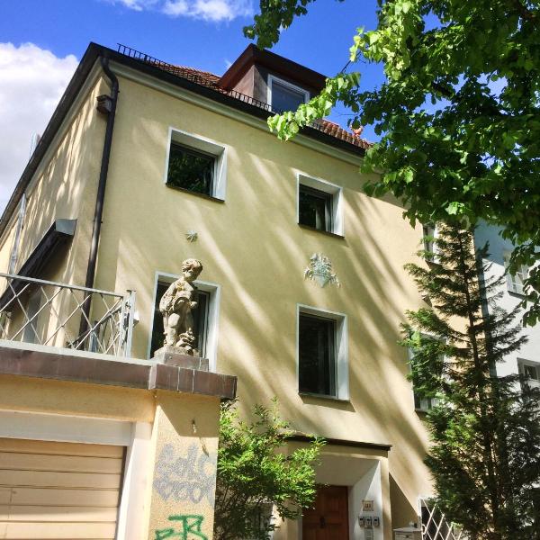 Quiet apartments in Tempelhof