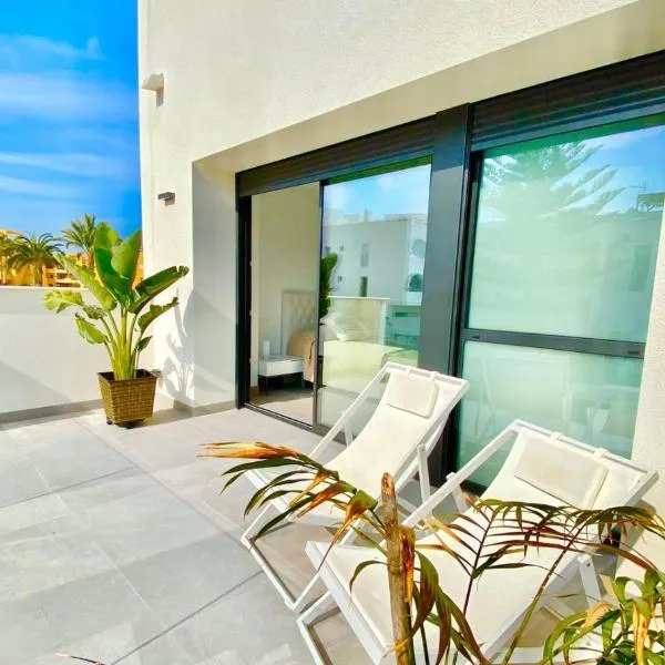 CHALET CON PISCINA PRIVADA EN LA URB. DE PUERTO REY, hotel em Los Amarguillos