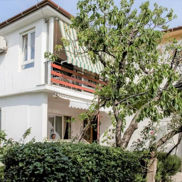 Apartments Debelić，位于拉布的酒店