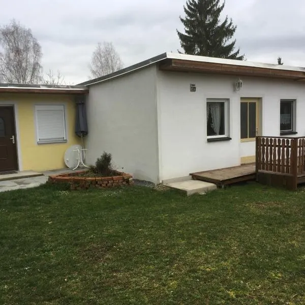 Ferienhaus 46 oder 47 oder 48 am Zeulenrodaer Meer, hotel in Zadelsdorf