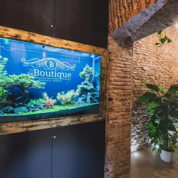Le Boutique Luxury Rooms diffused in Historic Center, ξενοδοχείο στο Φιουμιτσίνο