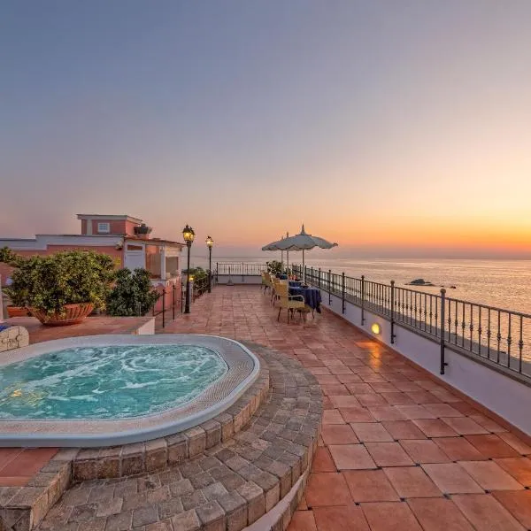 Hotel Nettuno, hotel v Ischii