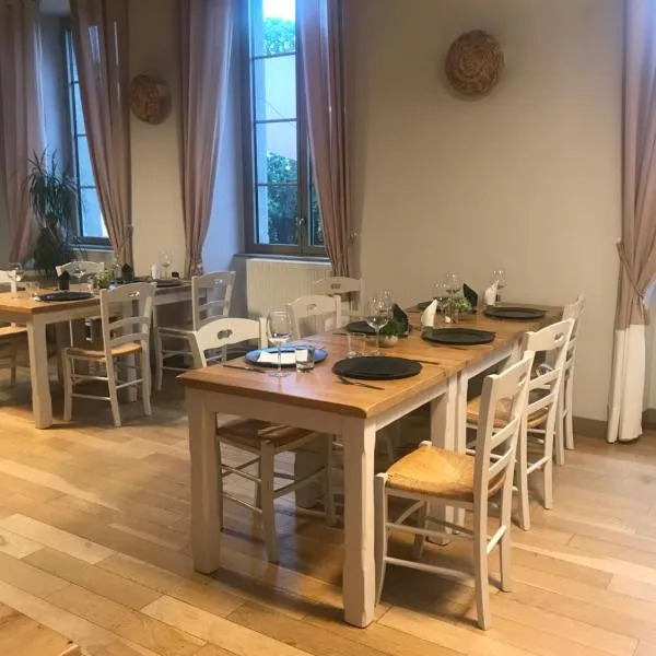 Auberge de la fontaine aux loups, hotel in Saint-Sulpice-le-Dunois