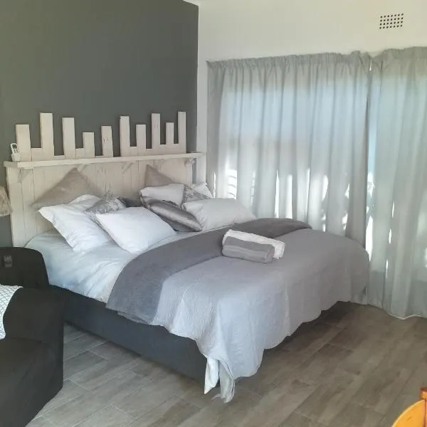 19 on Micro Avenue, hotel v destinaci Strand