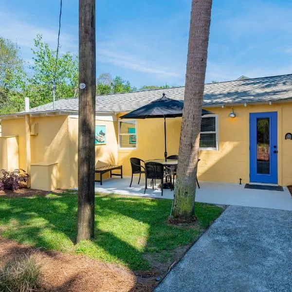 Folly Vacation Laid Back Casual Beach Bungalow 209-B, hotel in Folly Beach