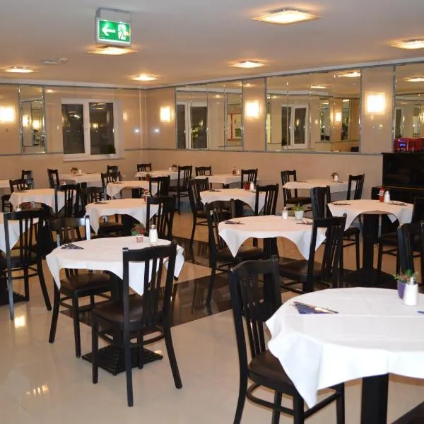 Hotel Donaustadt Kagran - at Metro U1, hotel ve Vídni