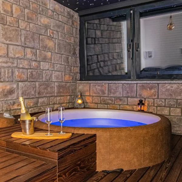 Jacuzzi - Flexible SelfCheckIns 20 - Zagreb - Luxury - Garage - Smart - Brand New - Apartments Repinc, hotel in Zagreb