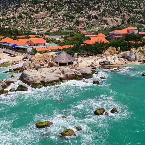Hòn Cò Resort - Cà Ná、Thôn Lạc Nghiệpのホテル
